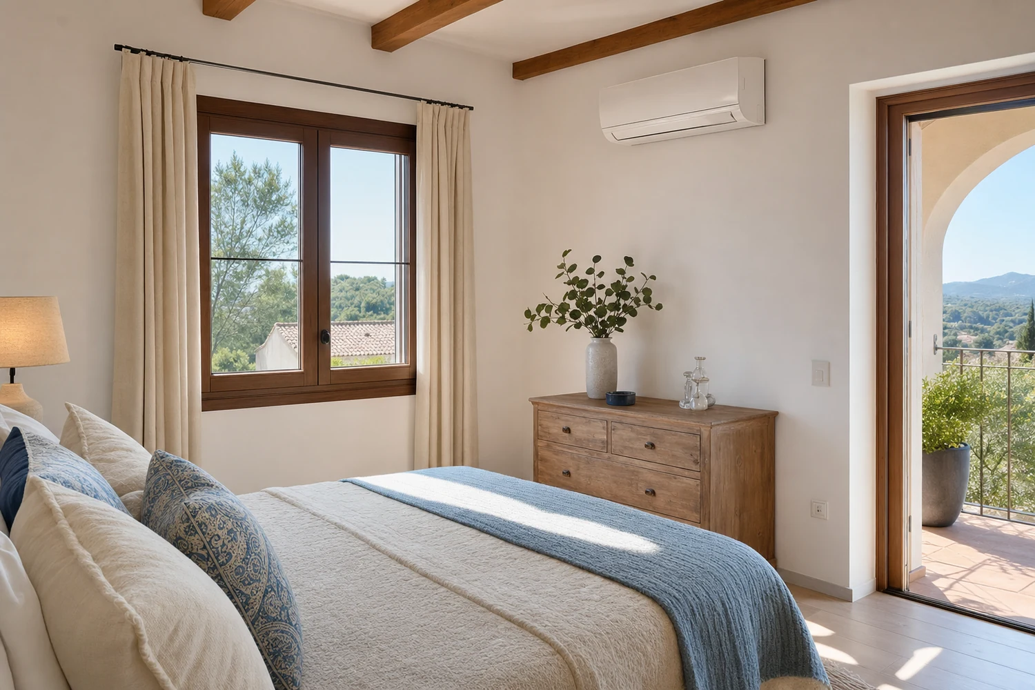 Dormitorio con aire acondicionado